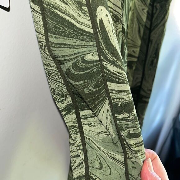 NEW WITH TAGS ATHLETA BROOKLYN JOGGER SUMI MARBLE GREEN SIZE 10 - Picture 7 of 9